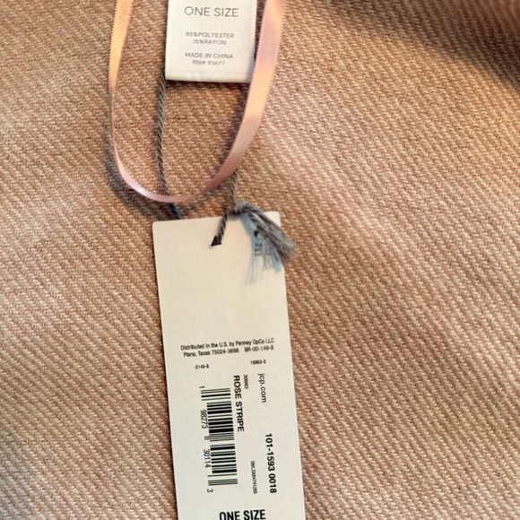 💗 NWT Liz Claiborne Cashmere-Like Wrap / Poncho 💗 - Picture 4 of 7
